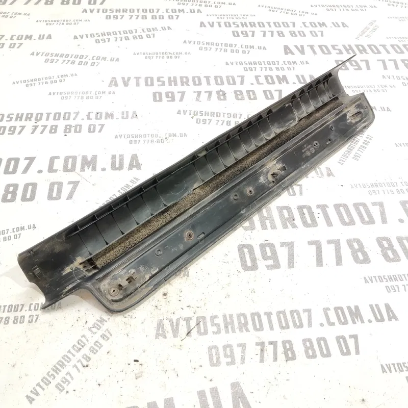 Накладка порога передня ліва Toyota Avensis T25 03-08 2.0D