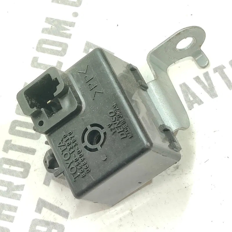 Реле Toyota Avensis T25 (03-08) 2.0 Дизель 8665013010