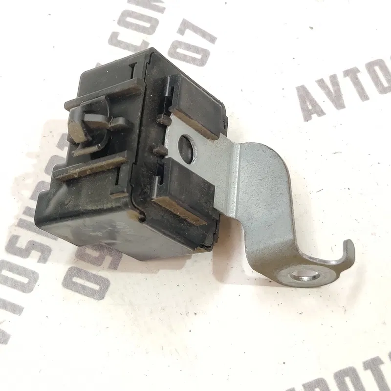 Реле Toyota Avensis T25 (03-08) 2.0 Дизель 8665013010