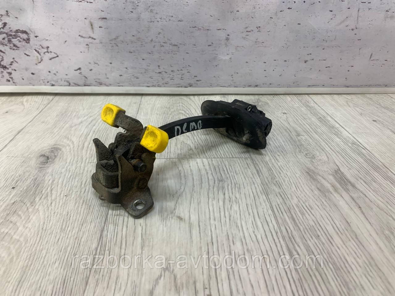 Обмежувач дверей задньої правої/ лівої (стопорна тяга, фіксатор) Citroen Nemo, Fiat Fiorino OE: 1355023080