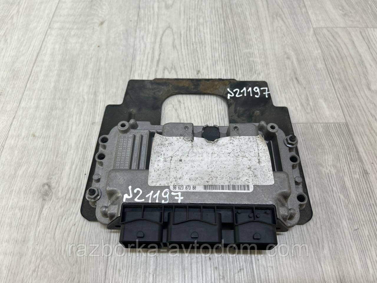 Блок керування двигуном ЕБУ 1.6i 16 V PEUGEOT 307 (01-08), Citroen C4 OE: 0261208899, 9662307380