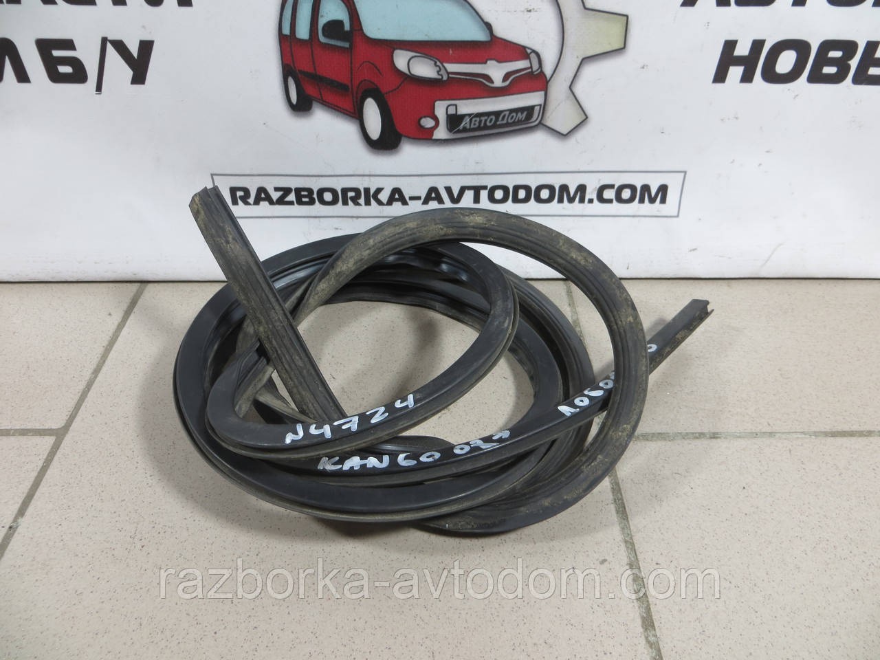 Щільна гумка лобового скла Renault Kangoo (2008-2013) OE: 8200425923