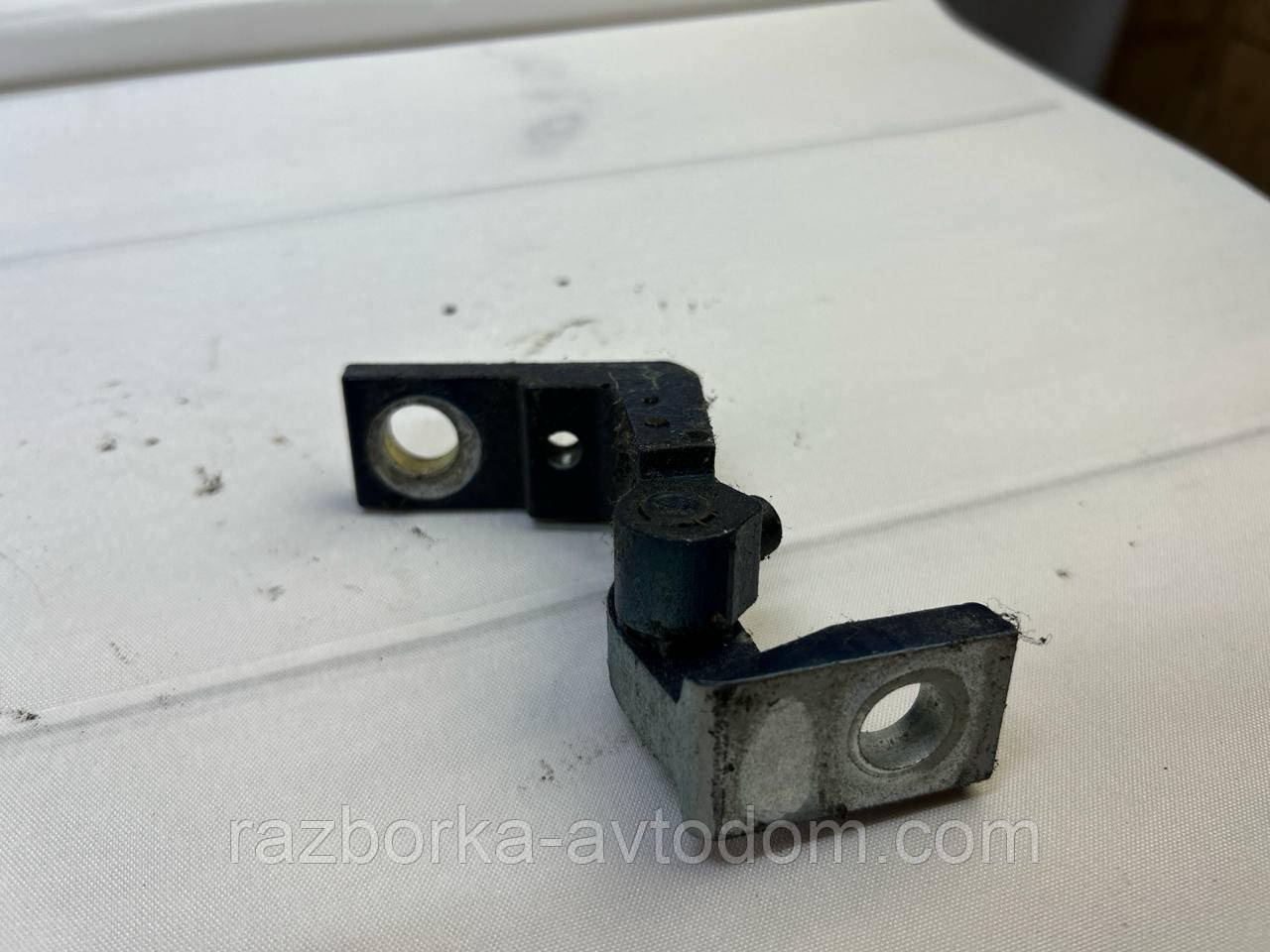 Петля/Завіса дверей задньої правої (верхня) універсал VW Passat B5 (96-05) OE:3B4833402E