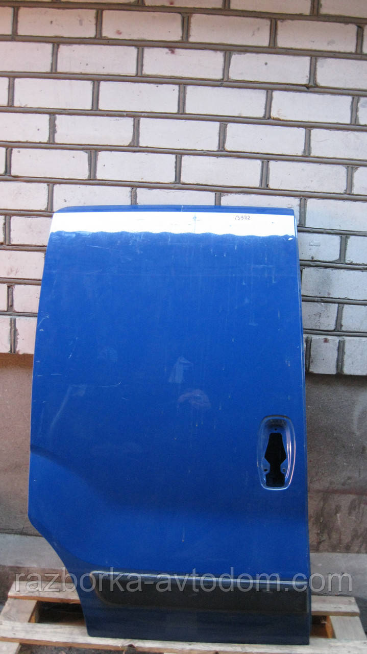 Двері бічні зсувні права глусна Peugeot Bipper (08-), Citroen Nemo (07-), Fiat Fiorino (07-) OE: 9008W4