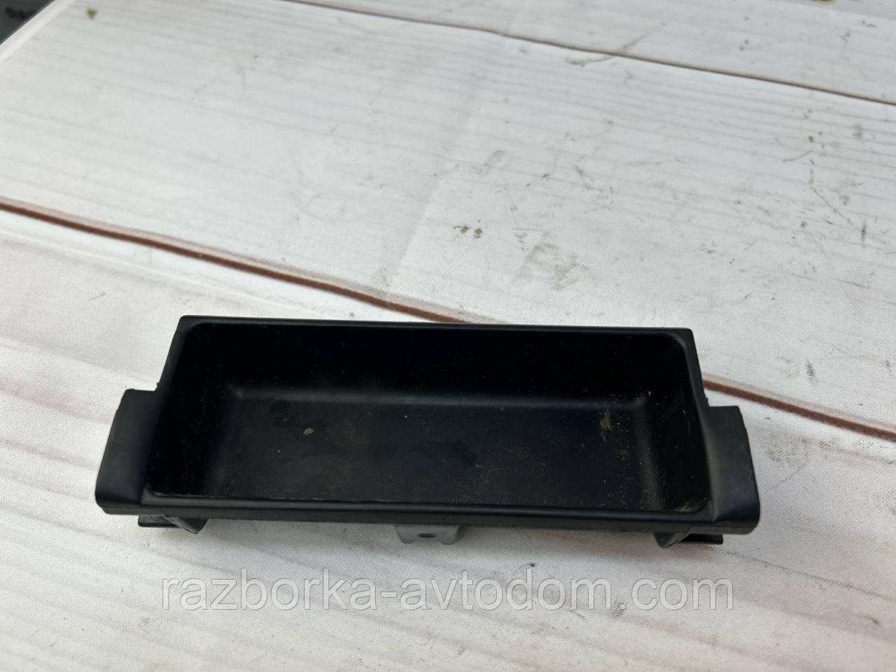 Пепельниця задня VW Passat B5 (96-05) OE:3B0857962A