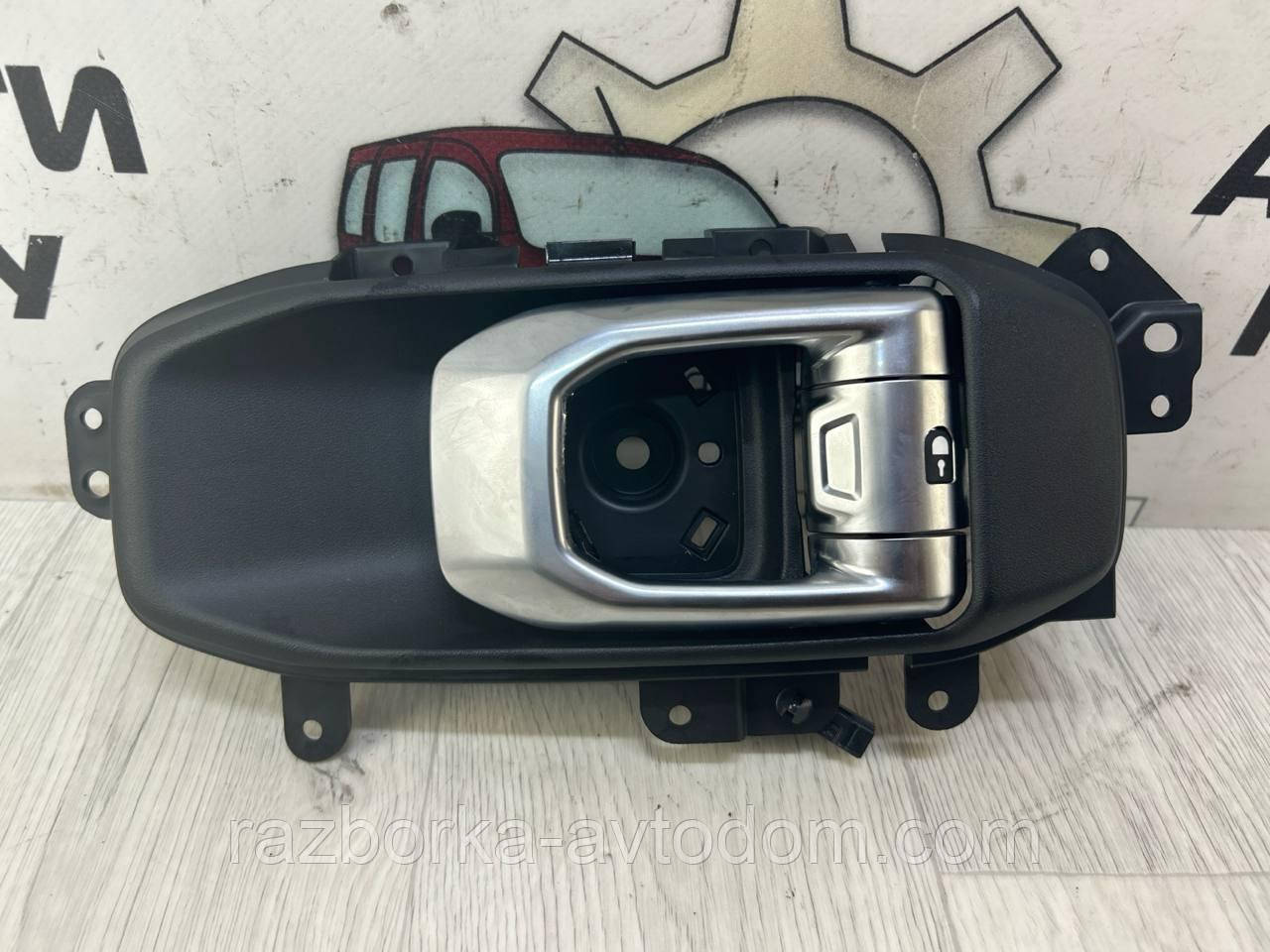Ручка внутрішня передньої правої двері Jeep Frangler jl (18-24) OE:68282334ad Дефект: нікльованої частини