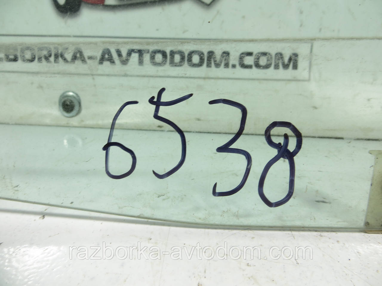 Скло правих дверей (3 дверцята) Mitsubishi Lancer, Colt, CJO (1996-2004) ОЕ: MR236668