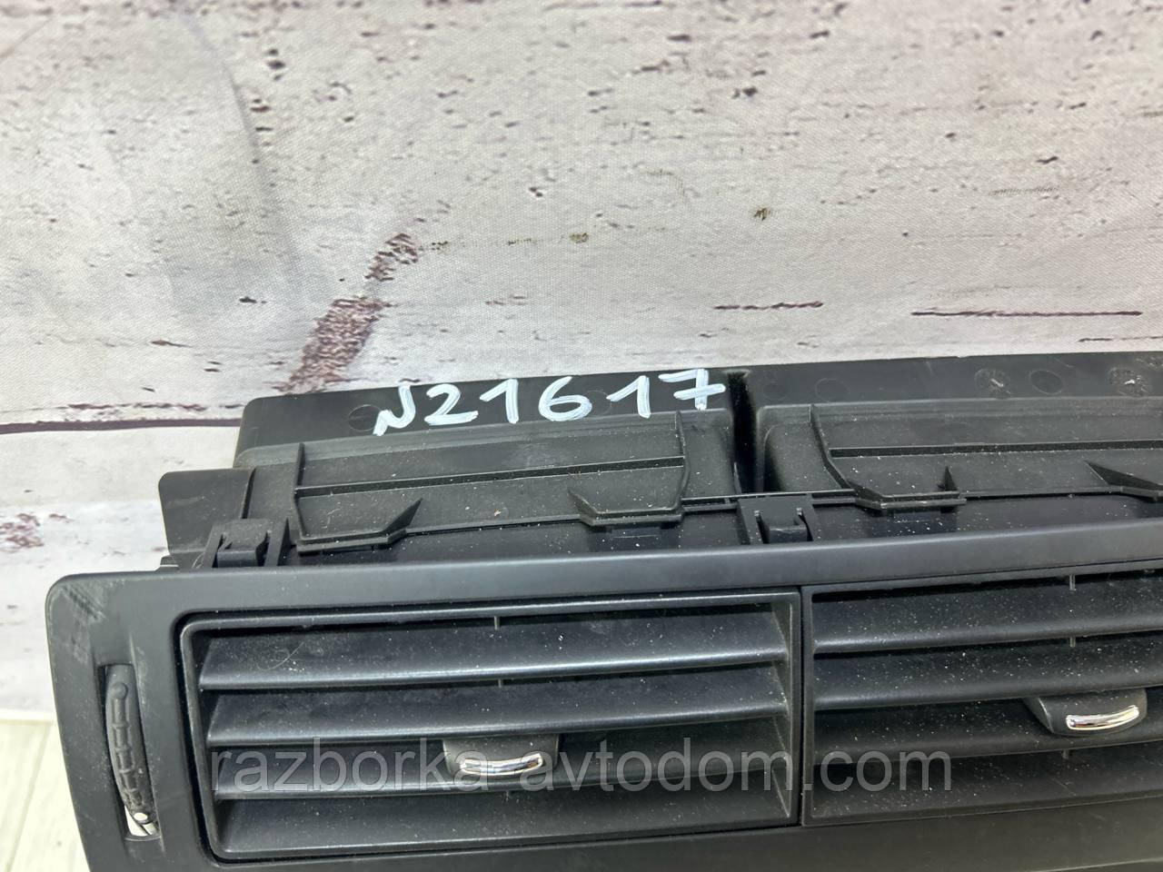 Дефлектор обдува салона центральний Citroen C4 (04-10)  OE: 9646338277