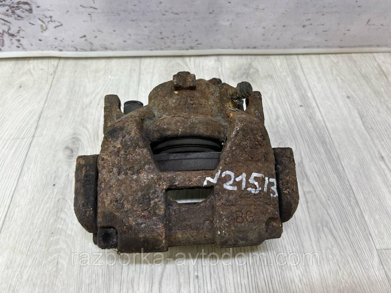 Суппорт передній лівий Renault Scenic 3, Grand Scenic 3, Laguna 3 OE:410110001R