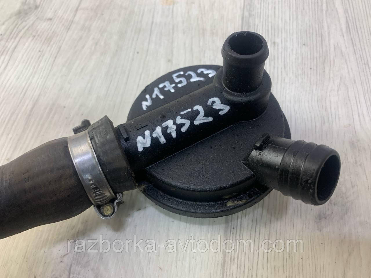 Клапан вентиляції картерних газів Audi 80 B4, VW Lt28-46, OE: 037129101K