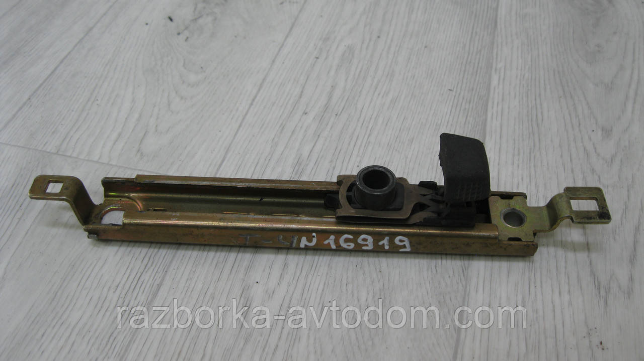 Регулятор висоти ременя безпеки VW T4 (1990-2003) OE: 701857819