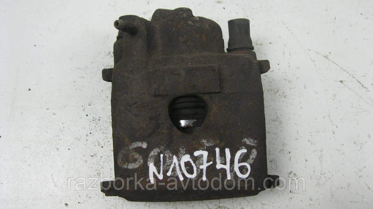 Суппорт передній правий VW Passat B3 (1988-1993), Seat Cordoba (1993-2002), Golf 3 (1991-1998) OE:171615124B