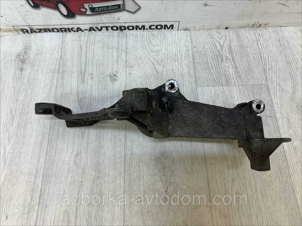Кронштейн кріплення генератора Renault Kangoo 1.5 dci (1997-2007) OE: 8200279705