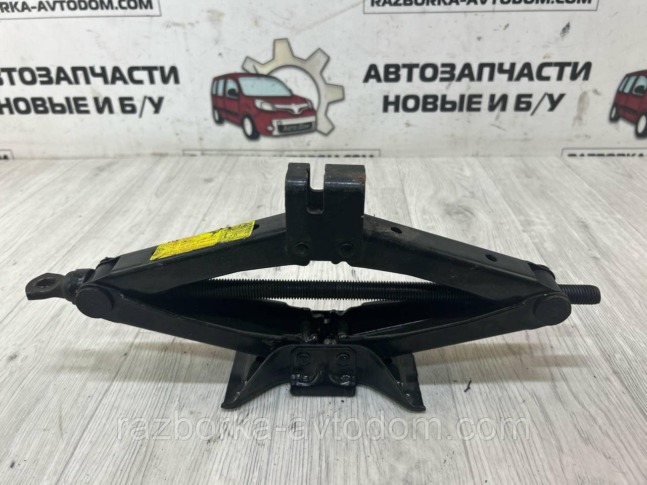 Домкрат HYUNDAI GETZ LIFT (06-10) OE:1540-700 (700KG)
