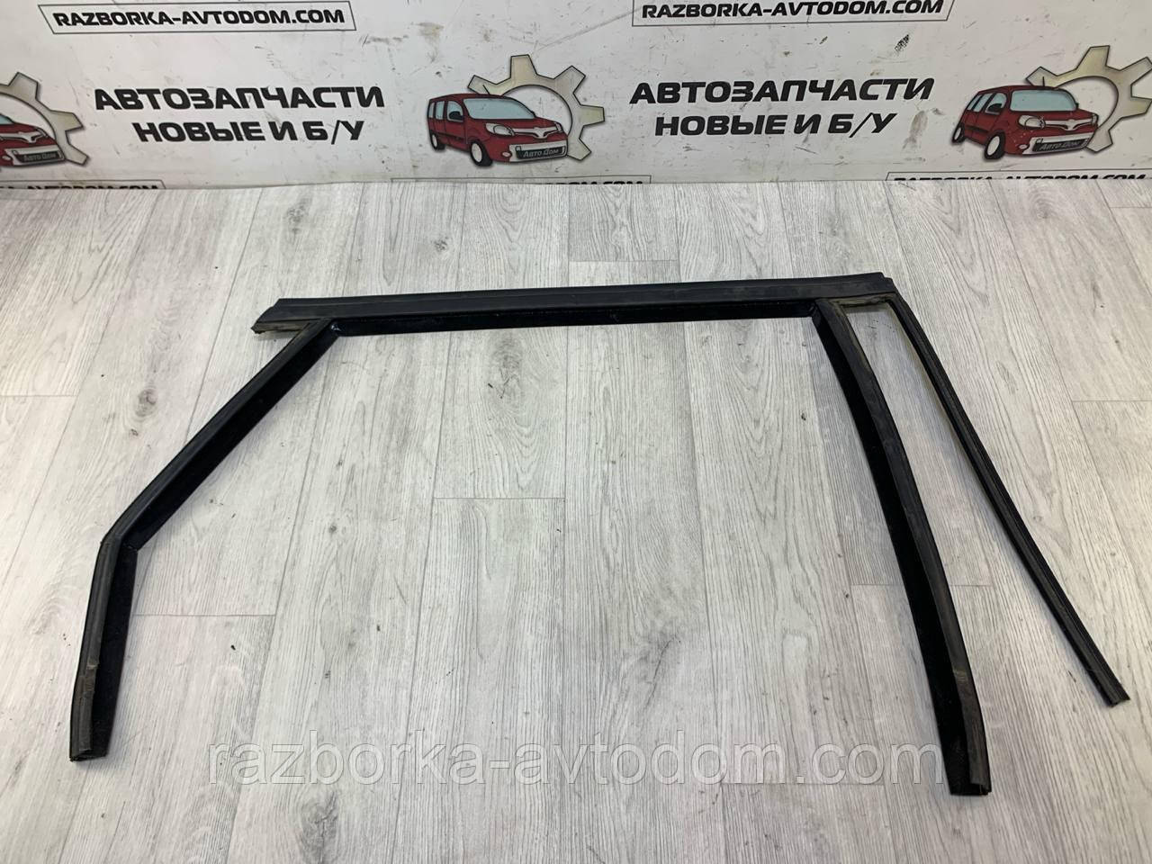 Ущільнювальна гумка скла дверей задньої правої Ford Mondeo (07-14) OE:1777855