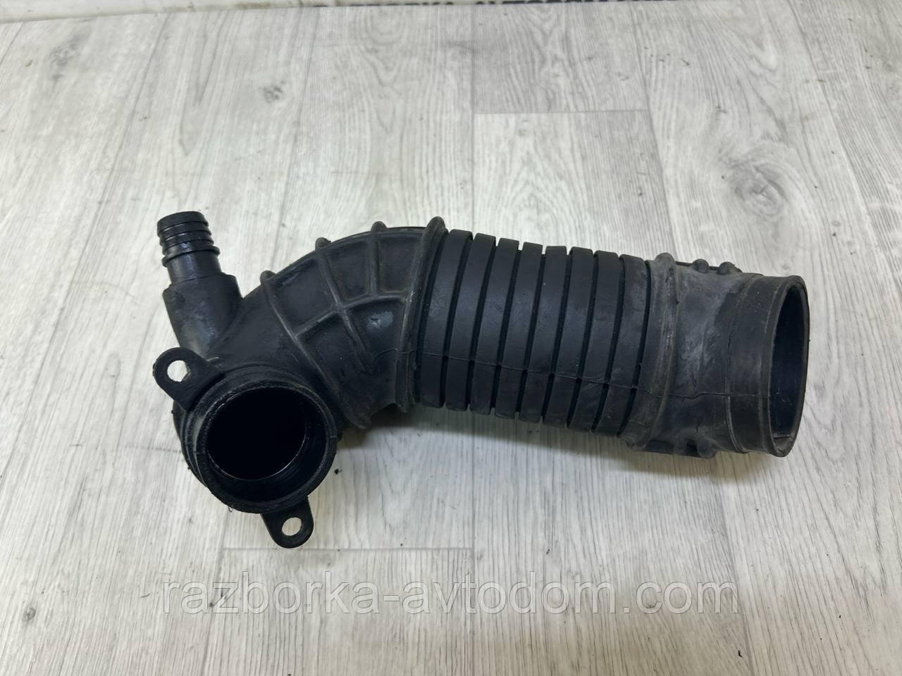 Патрубок повітряного фільтра 1.9TD, 2.0TD SKODA Superb 1 (02-08) OE:3b0129615m