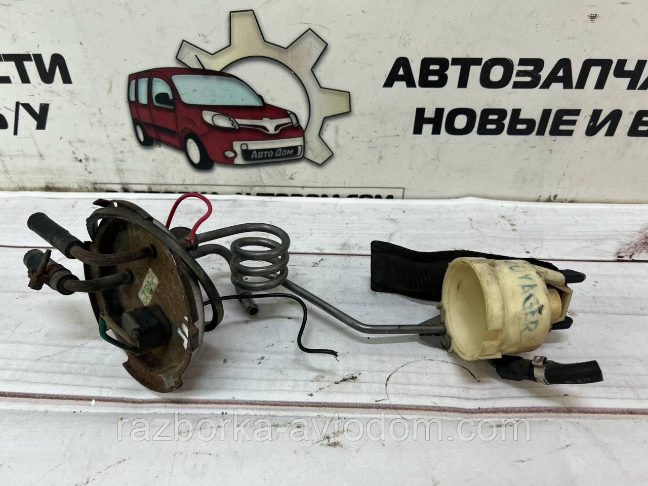 Паливний насос заглибний в бак ( бензин) CHRYSLER VOYAGER 1 ( 1984-1990) OE:47169381