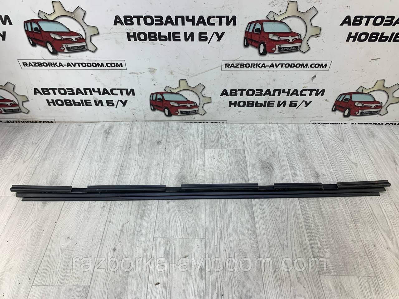 Молдинг/ ущільнювач скла дверей задньої лівої (внутрішній) Skoda Superb (02-08) OE:3U5839471A B41