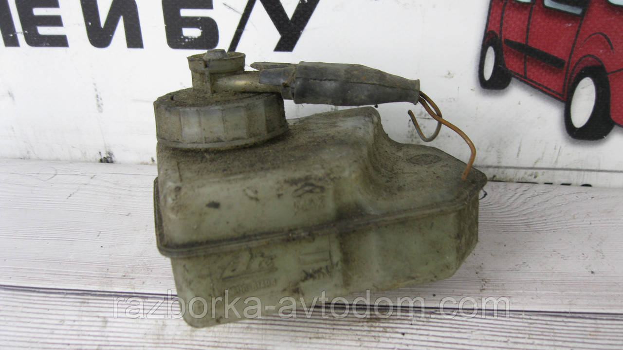 Бачок гальмівної рідини BMW 3 E30 (1982-1994) OE:34311157206, 3.3508-8149.1, 3.3508-8147.1