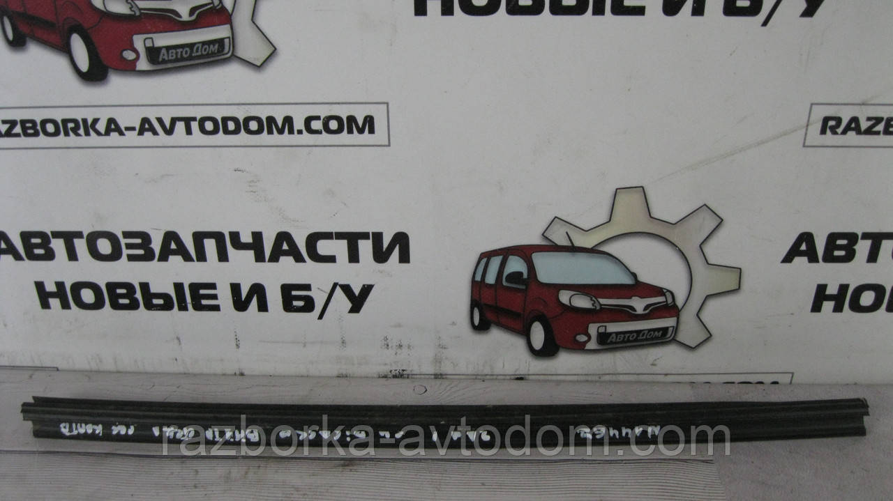 Ущільнювач скла дверей задньої лівої (внутрішні) Citroen C4 Picasso (2006-2013) OE:9309L4