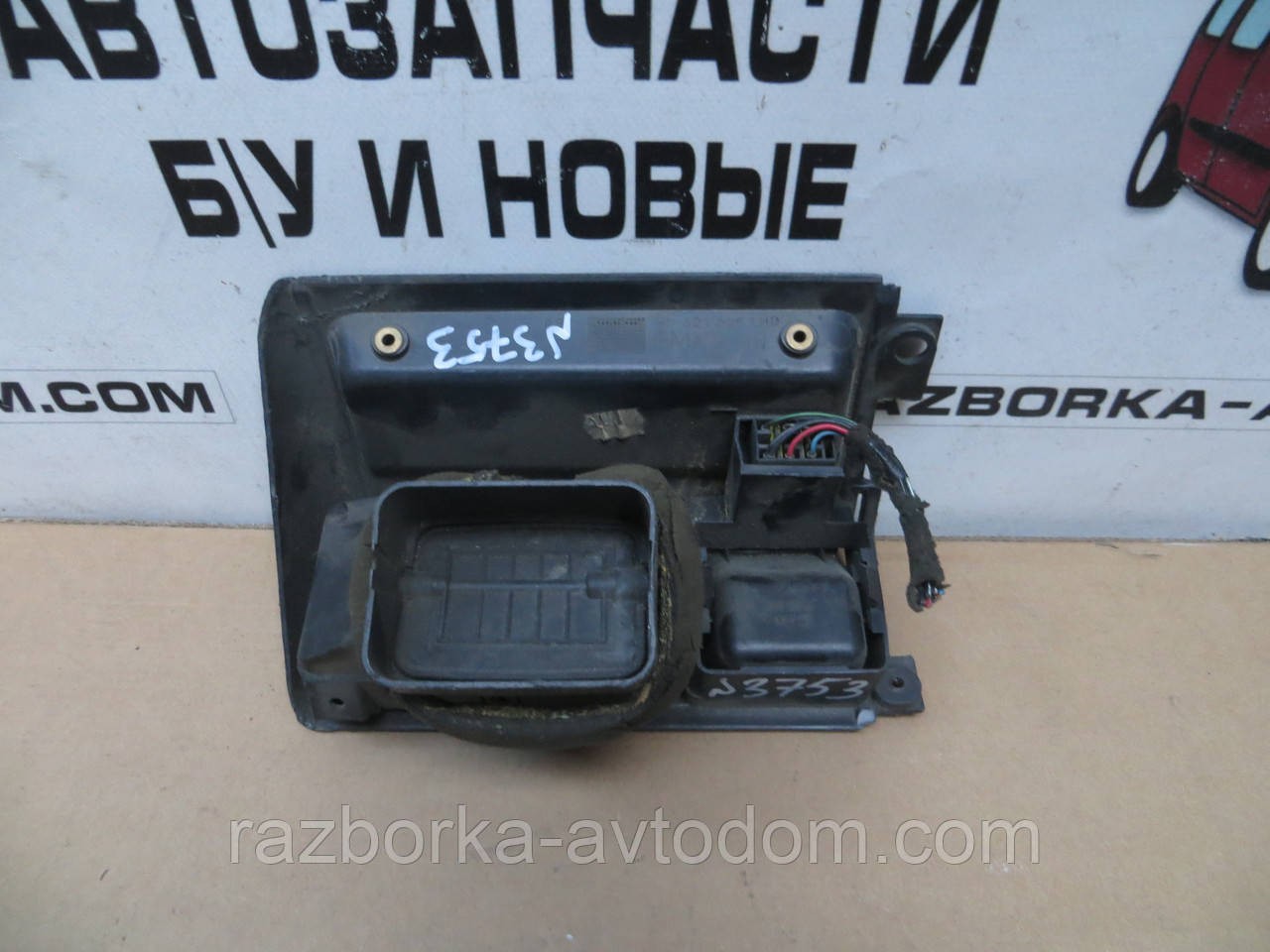 Дефлектор повітряний повітродув центральний Opel Corsa A (1982-1992) OE:90321026