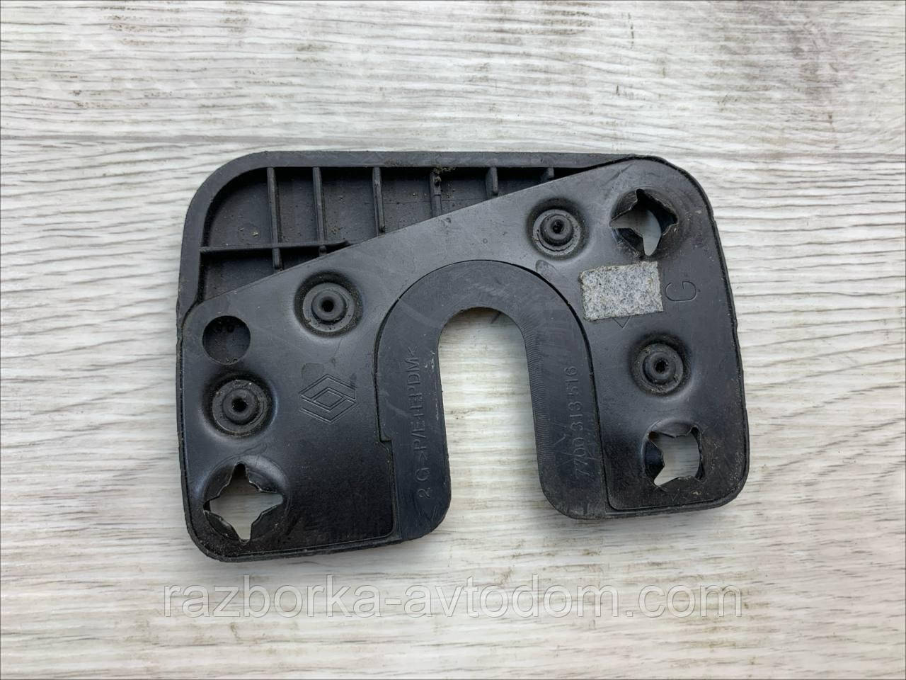 Накладка замка дверей передньої лівої (планка регулювальна) Renault Kangoo (1997-2007) OE: 7700313516 фото 2