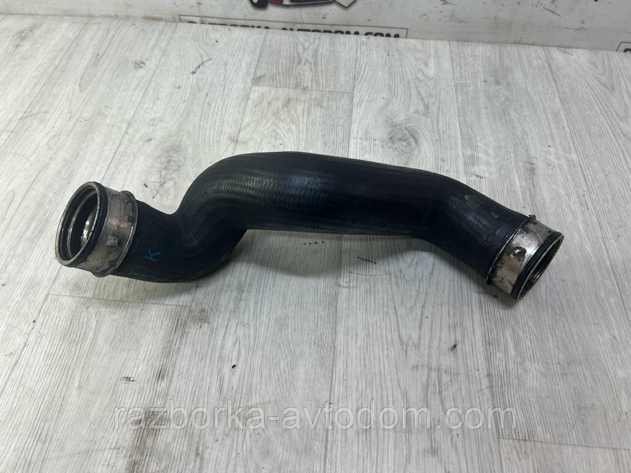Патрубок інтеркулера 1.9TDI 2.0TDI Skoda Superb 1 (02-08) OE:3B0145834N