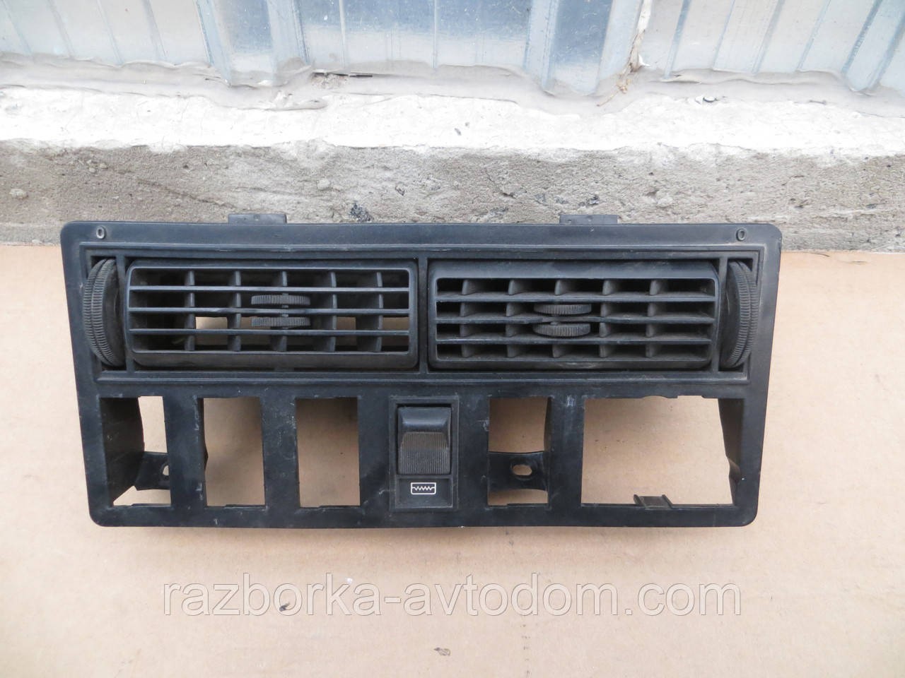 Повітропровід дефлектор торпеди центральний Opel Rekord E2 OE:GM90056240