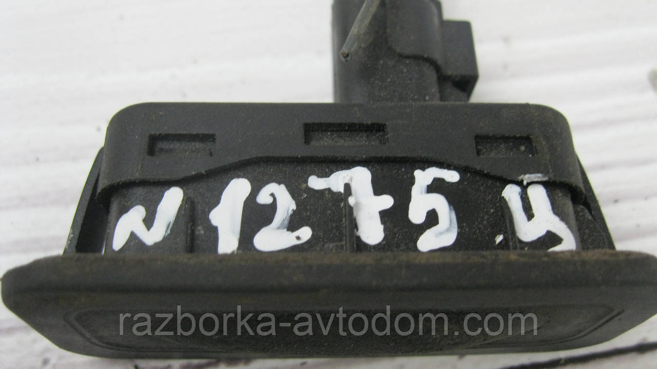 Кнопка відкривання кришки багажника універсал Renault Laguna 2, 3 (2001-2015), Megane 2 OE:8200076258