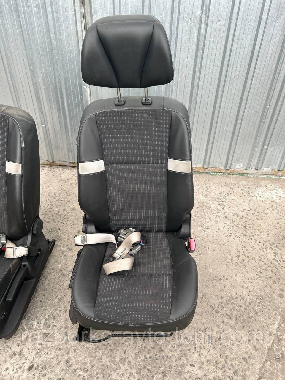 Сидіння передні праве та ліве (комплект) Renault Scenic 3 OE:873114197R