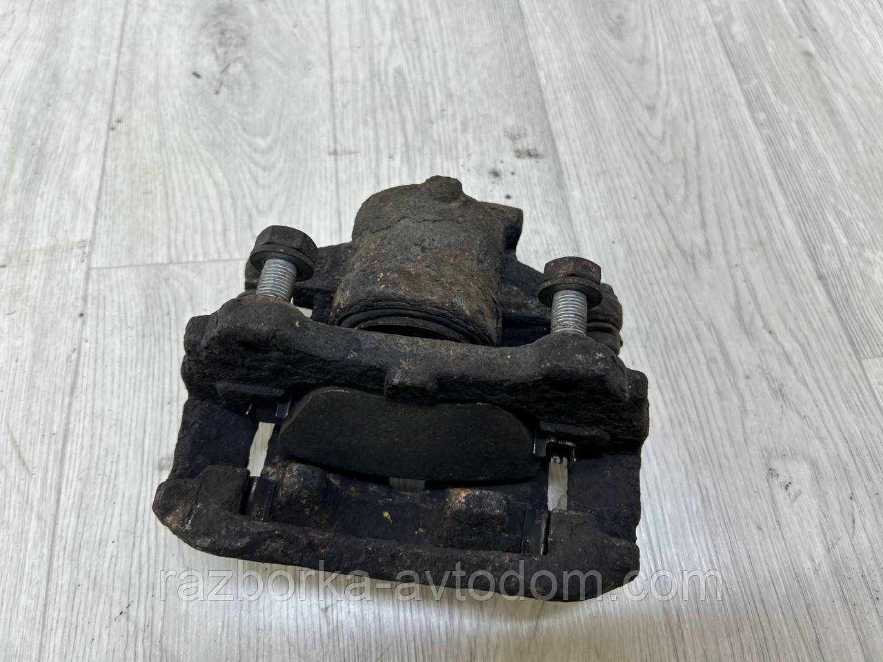 Суппорт передній правий Peugeot Bipper (07-16), Fiat Fiorino (07-), Citroen Nemo (07-) OE:4401P7