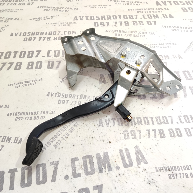 Педаль тормозу Opel Astra G (97-09) 2.0D OEM 90508804