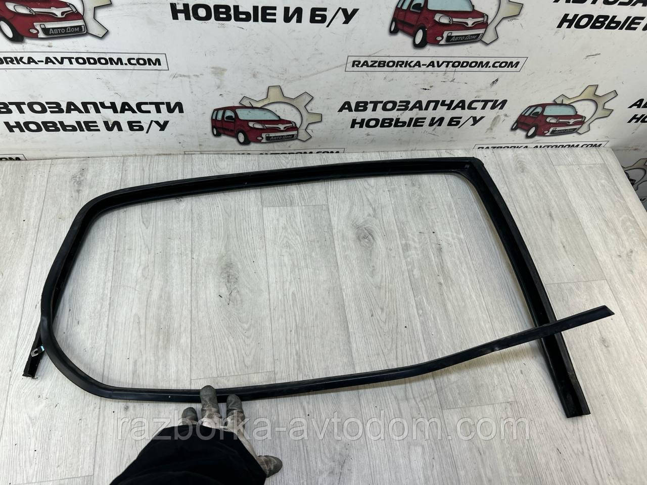 Ущільнювальна гумка скла дверей задньої правої (сида) Peugeot 407 (04-11) OE:9300L8 фото 2
