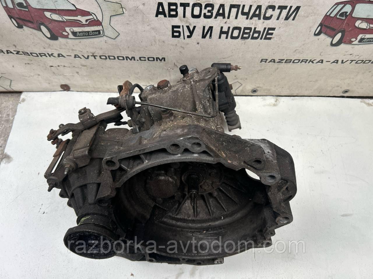 МКПП, КПП, коробка передач (механ) 5-ступка 1,9 SDI (DUS) VW Golf 4, Bora, Skoda Octavia Tour OE:02K300049X