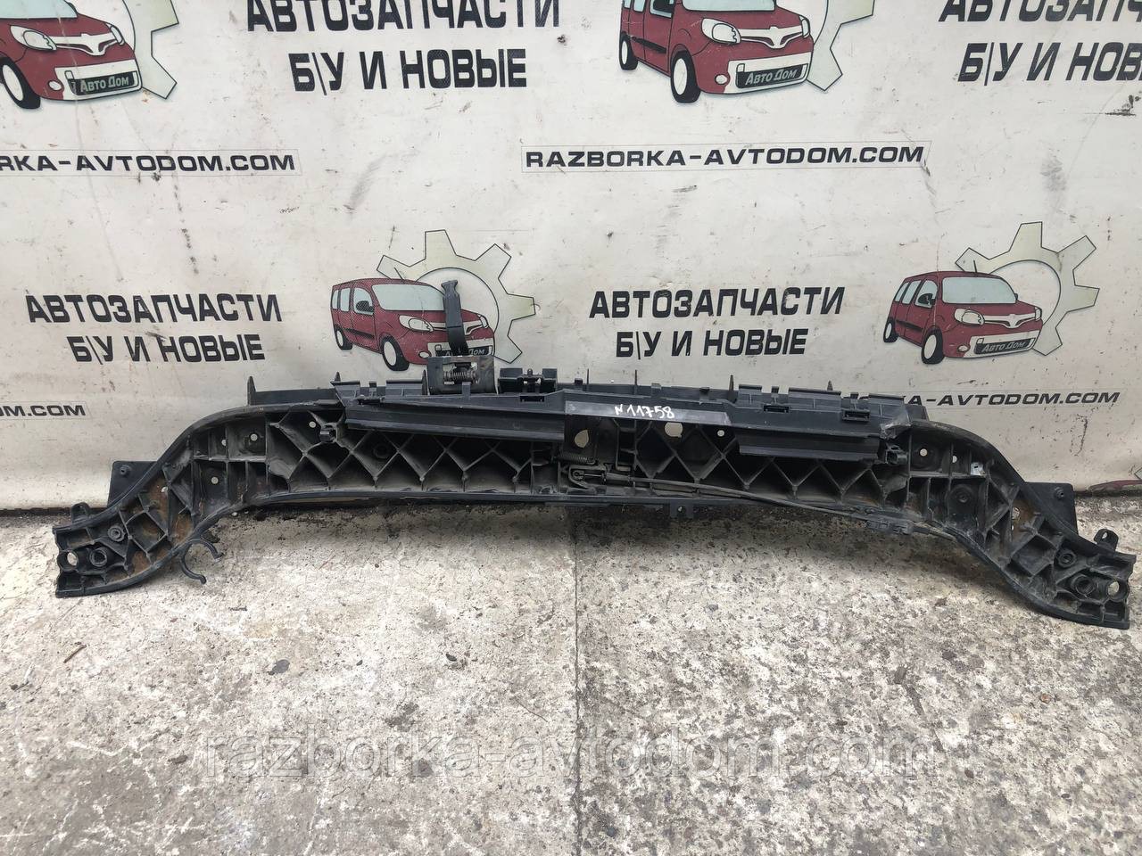 Панель передня (окуляр, телевізор) Renault Megane 2 (2003-2009) OE:8200137494