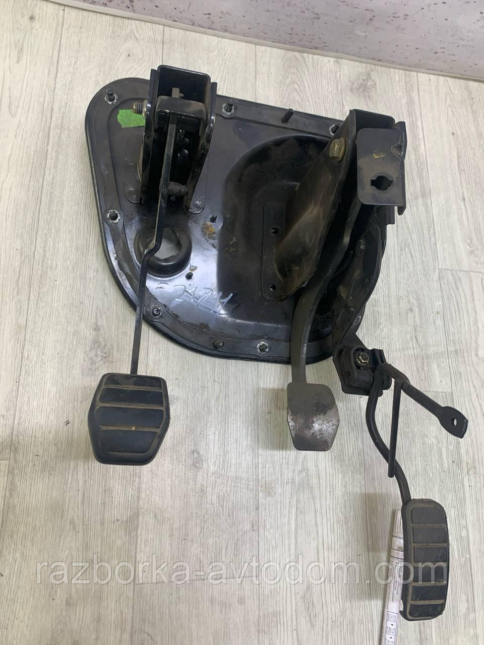 Педальний вузол (з педаллю газу, гальма, зчеплення) Renault master (98-10) OE:7700302297