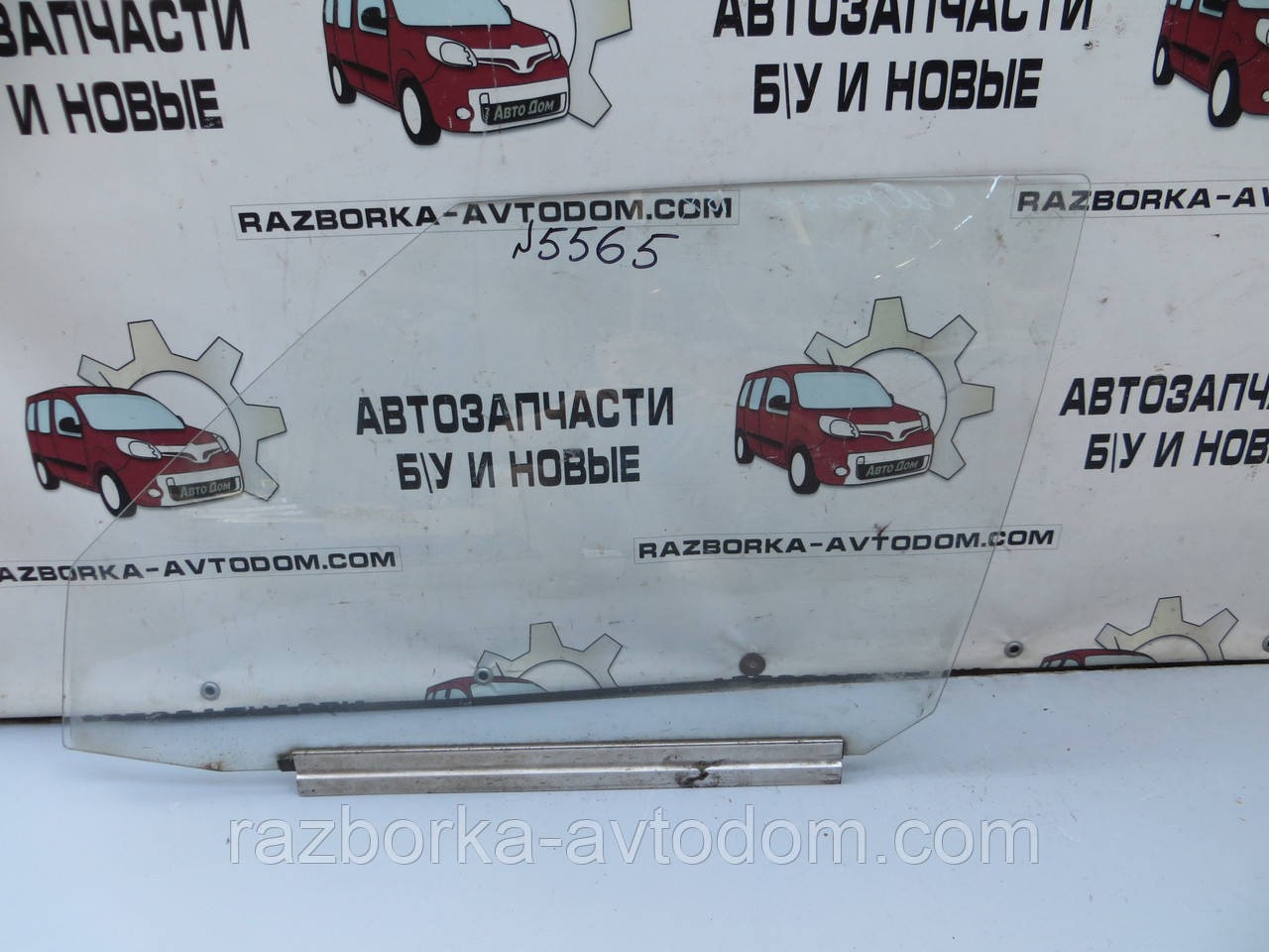 Скло передніх лівих дверей Citroen BX (1982-1994) ОЕ: 95560674