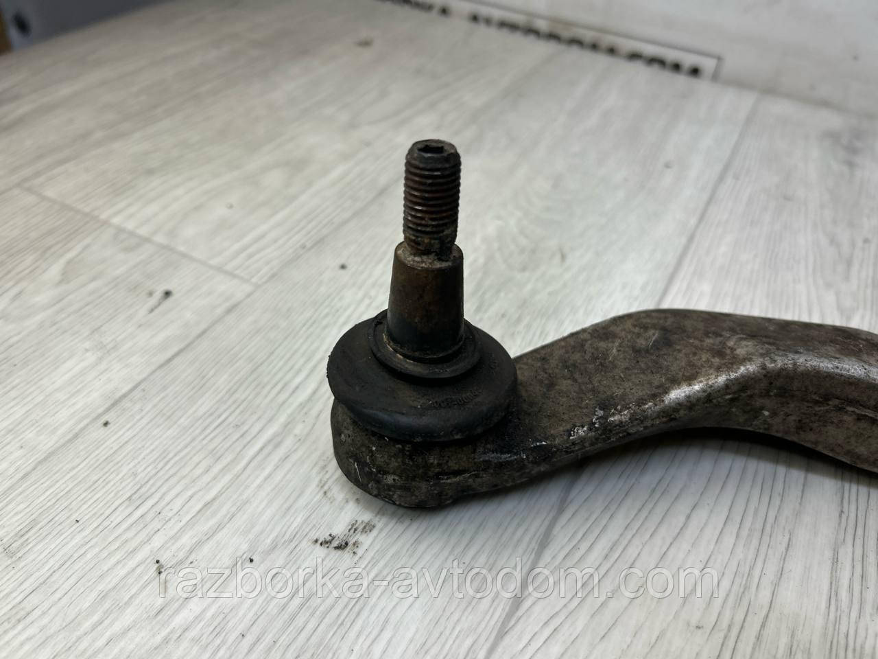 Важіль передній лівий нижній Audi A4, A6, VW Passat B5, Skoda superb 1 OE:4d0407695j