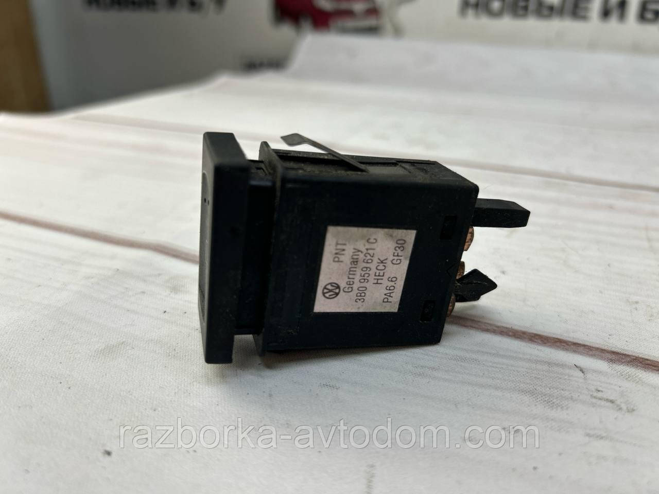 Кнопка нагрівання заднього скла VW Passat B5 (96-05) OE:3B0959621C