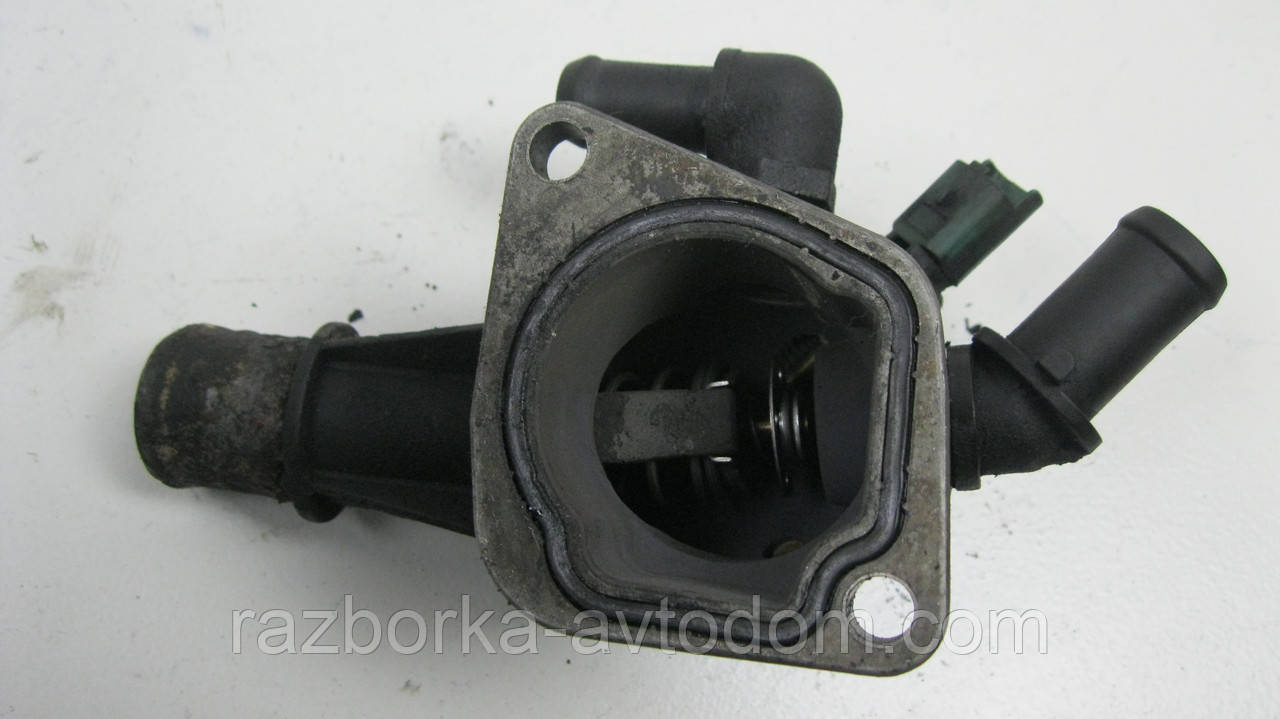 Корпус термостата Opel Corsa C (2000-2012), Combo (2001-2011) Agila, Meriva 1,3CDTI OE:93177343