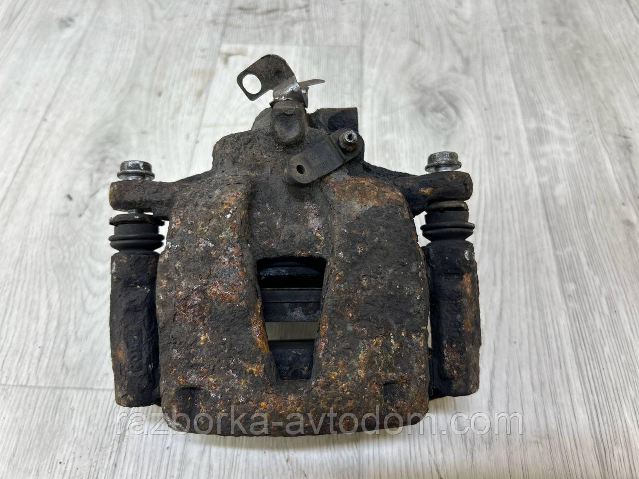 Суппорт передній лівий Peugeot Bipper (07-16), Fiat Fiorino (07-), Citroen Nemo (07-) OE:4401P6