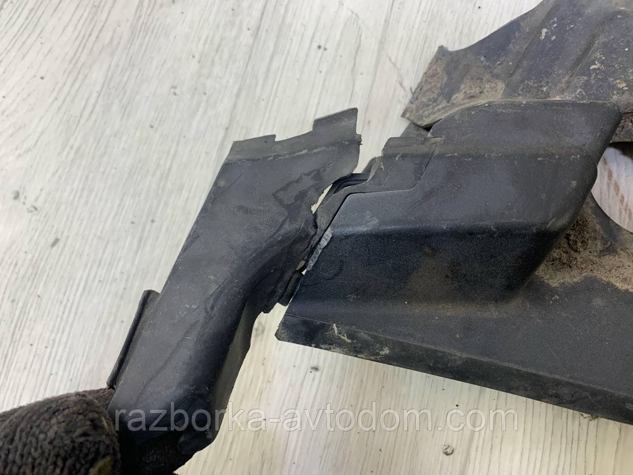 Пластик під лобове скло (жабо) комплект Kia Cerato (2006-2009), OE:861502F002