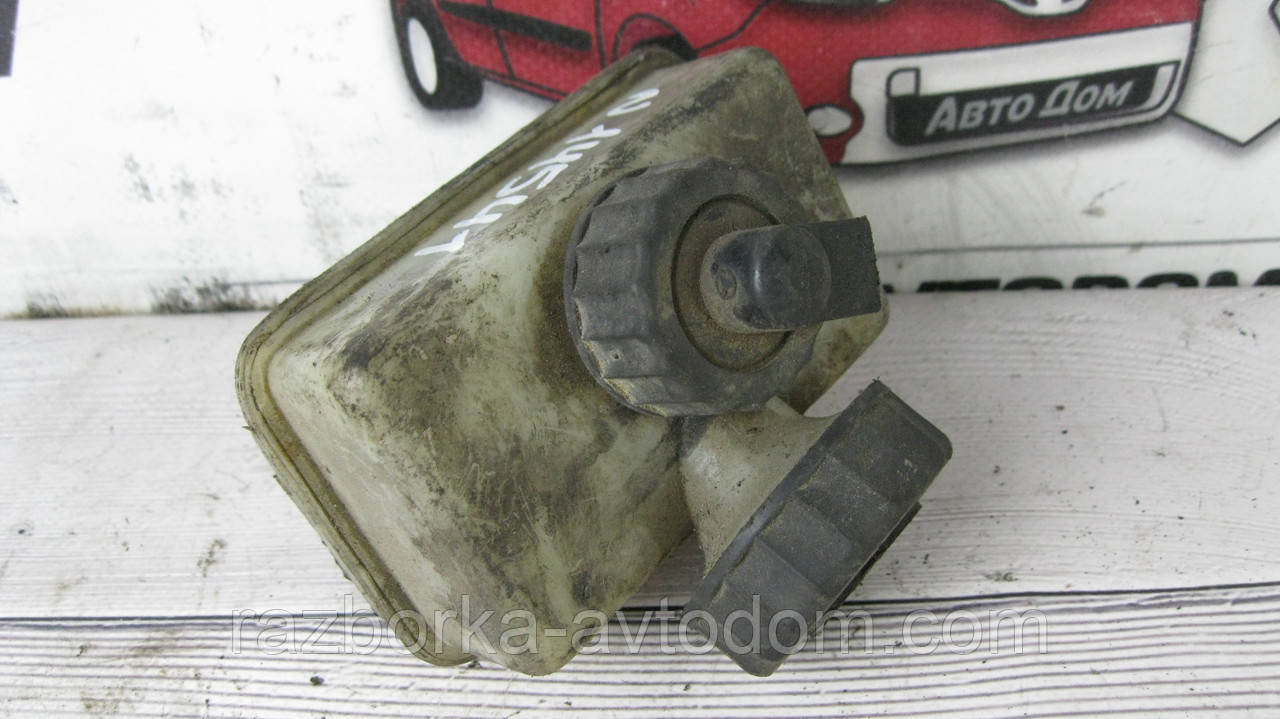 Бачок гальмівної рідини Mercedes MB100 (1988-1996) OE:6314310202