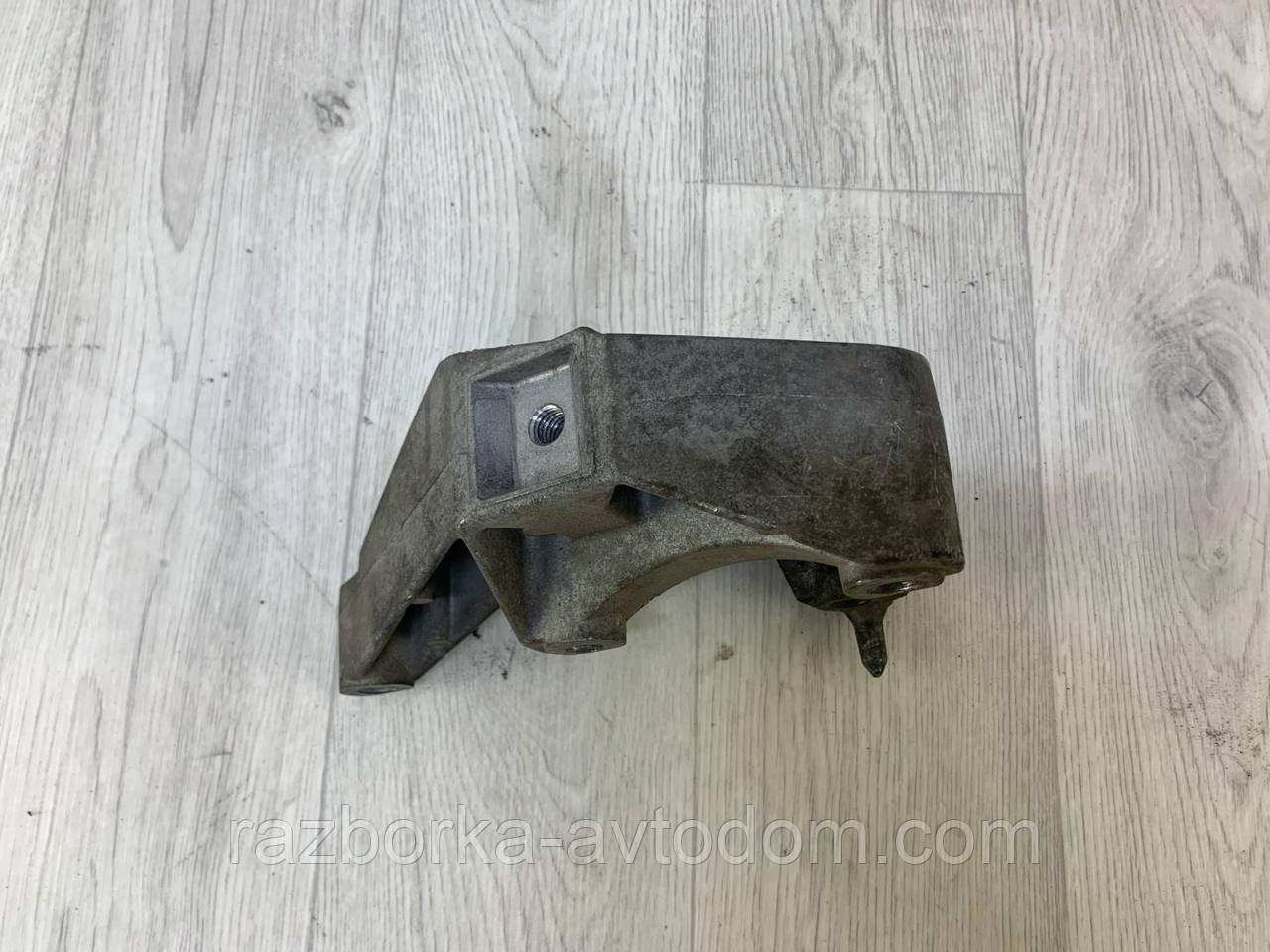 Кронштейн кріплення двигуна правий Renault Kangoo 1.5 dci (2009-...) OE: 8200437464