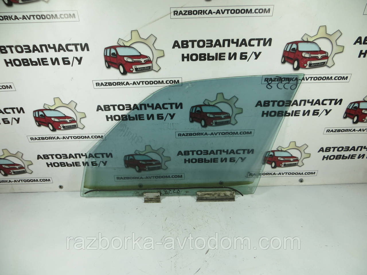 Скло передніх правих дверей BMW 7 E32 (1986-1993),ОЕ: 51328127536
