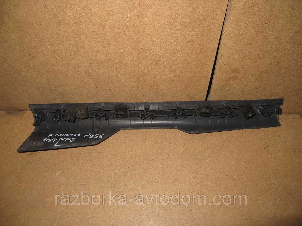 Накладка порога пер ліва Ford Connect (02-13) 3T16-V13201