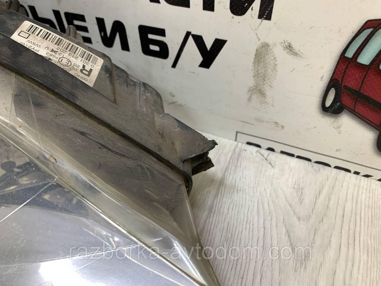 Фара права Peugeot 407 (04-11) OE: 0301213202 Дефект: кріплення