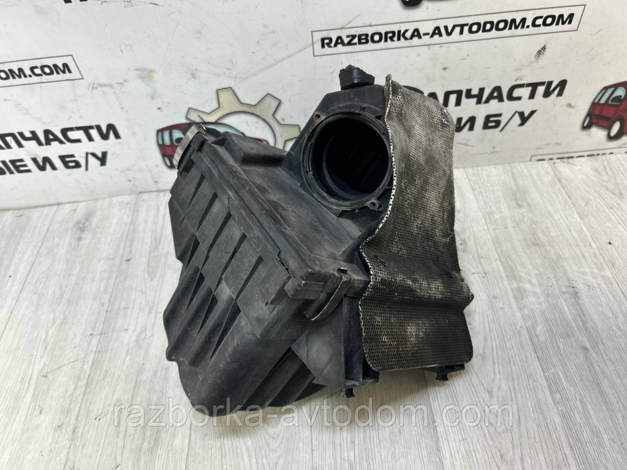 Корпус повітряного фільтра Skoda SuperB (02-08) OE: 3B0129607AN, 3b0129614