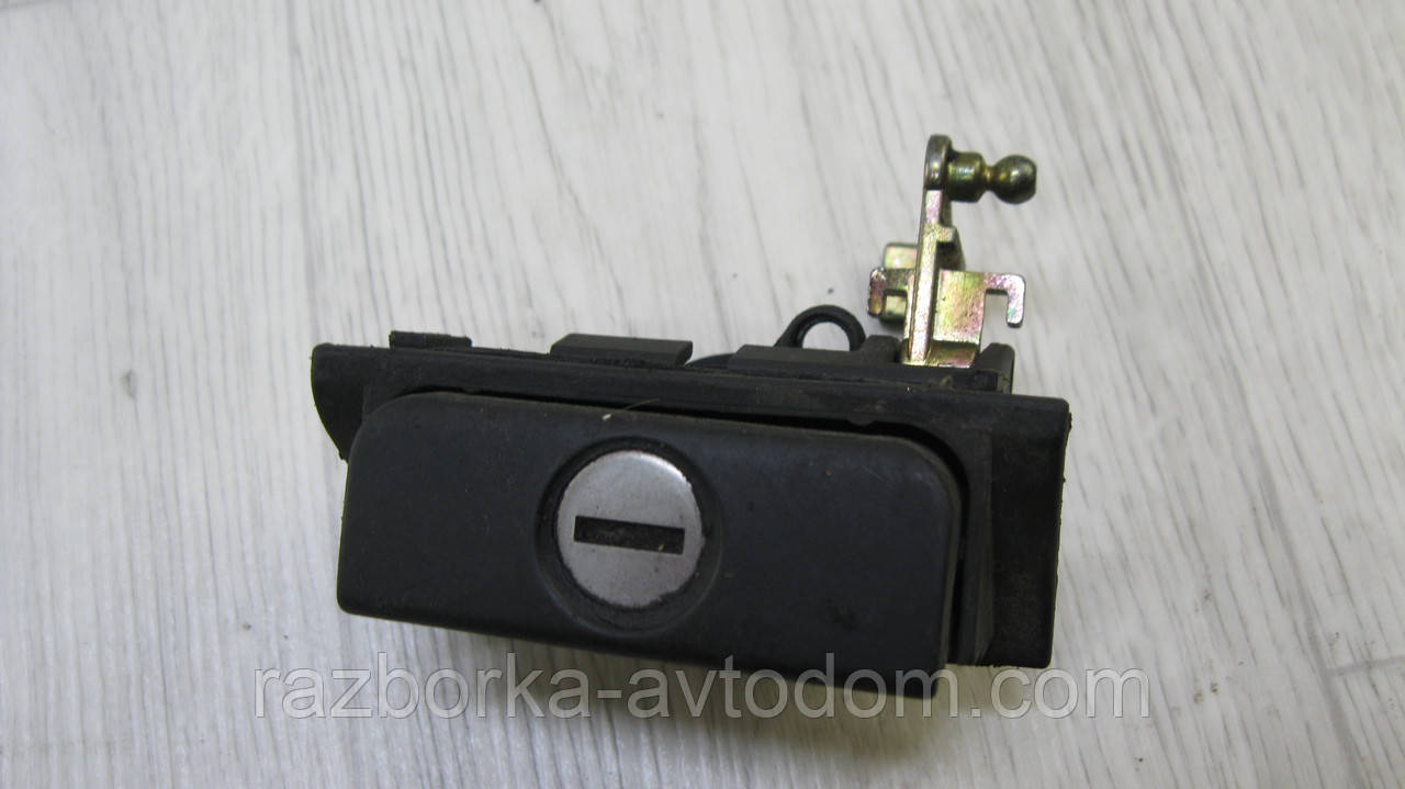 Замок кришки (ляди) багажника VW Golf 3 (1991-1998), T4 (1990-2003) OE: 1H6827571