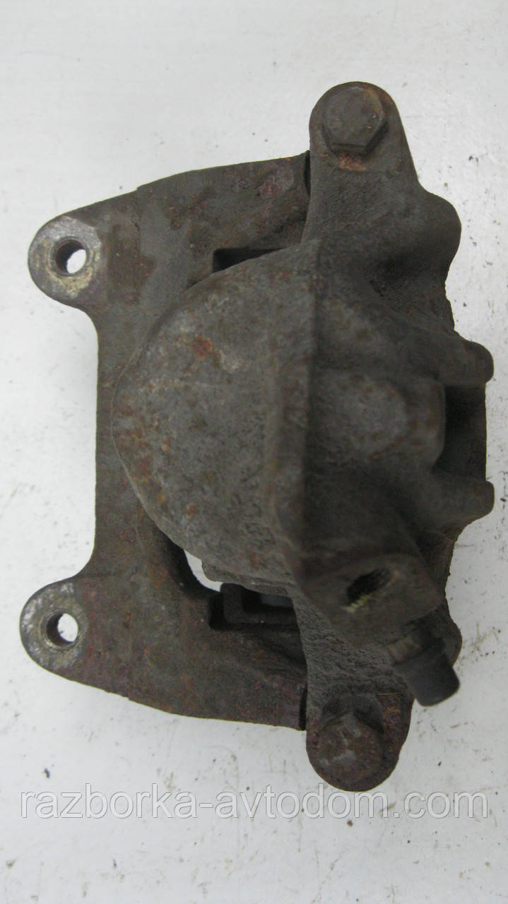 Суппорт передній правий Lancia Thema (1984-1994), Alfa Romeo 146 (1994-1996), Fiat Croma (1986-1996) OE:793771